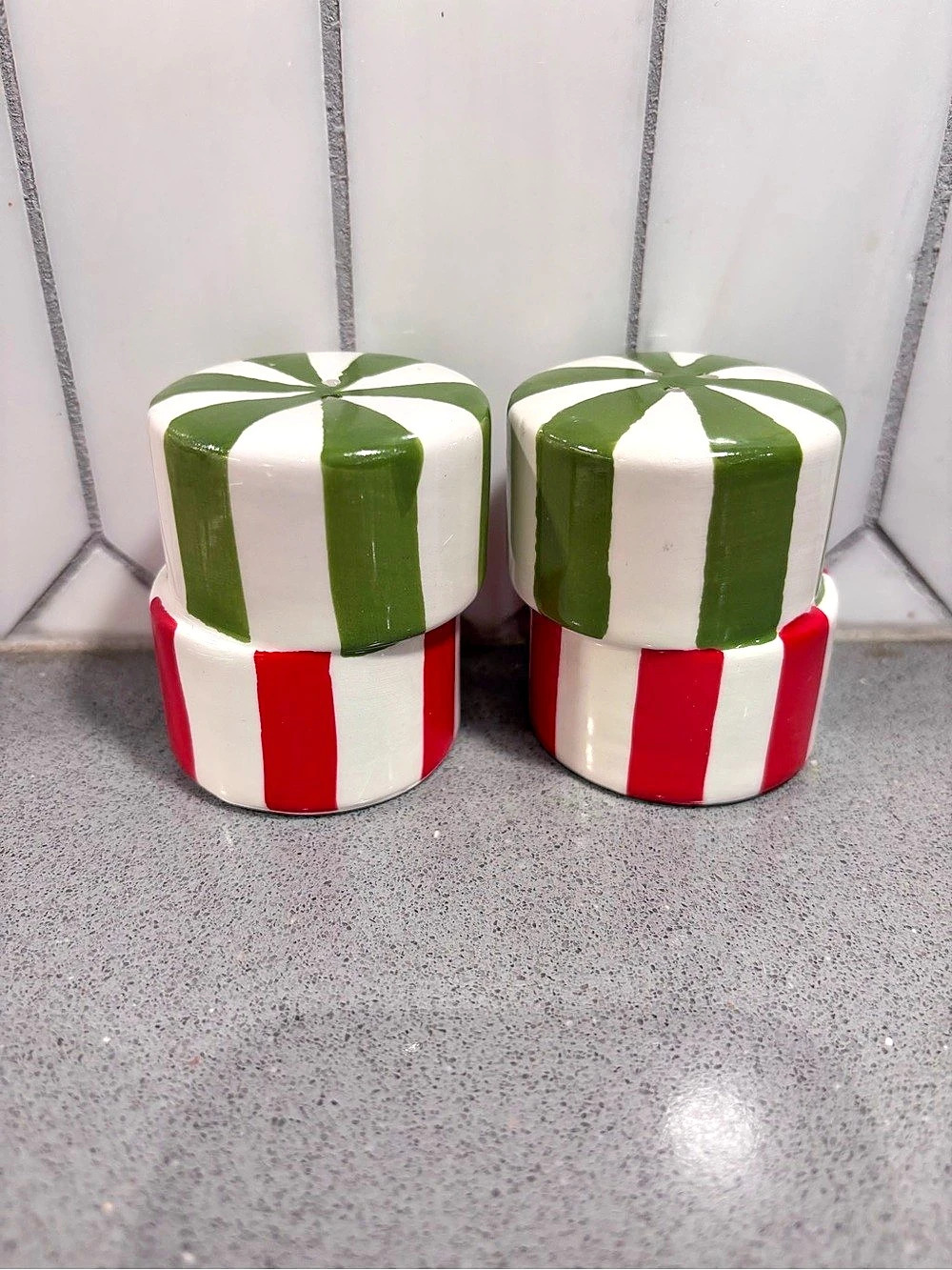 Christmas peppermint salt and pepper shakers 💚❤️